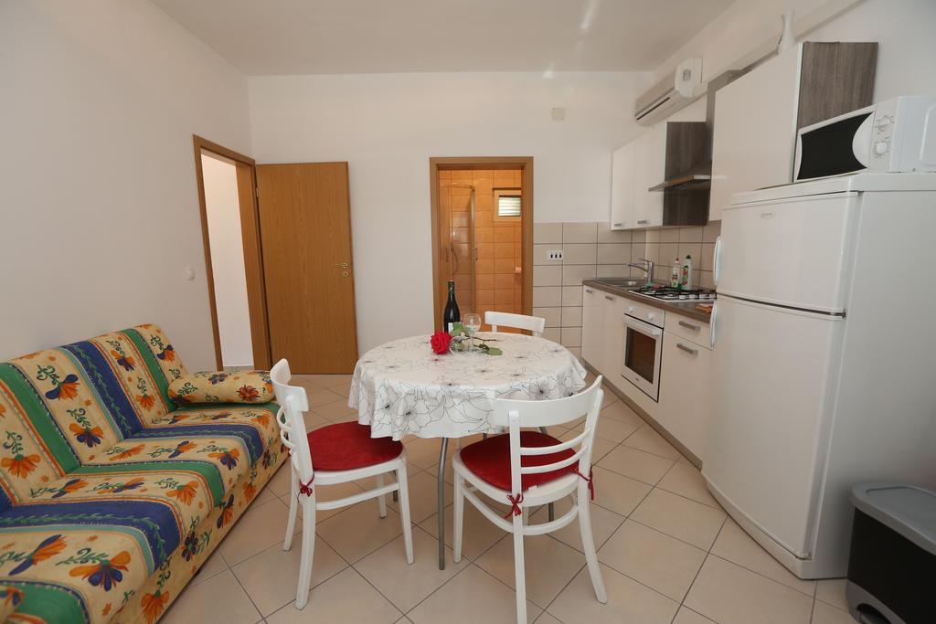 פרימוסטן Apartment Davorka מראה חיצוני תמונה